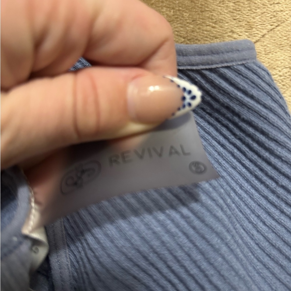 Stylish Navy Ribbed Crop Top - Picture 3 of 3